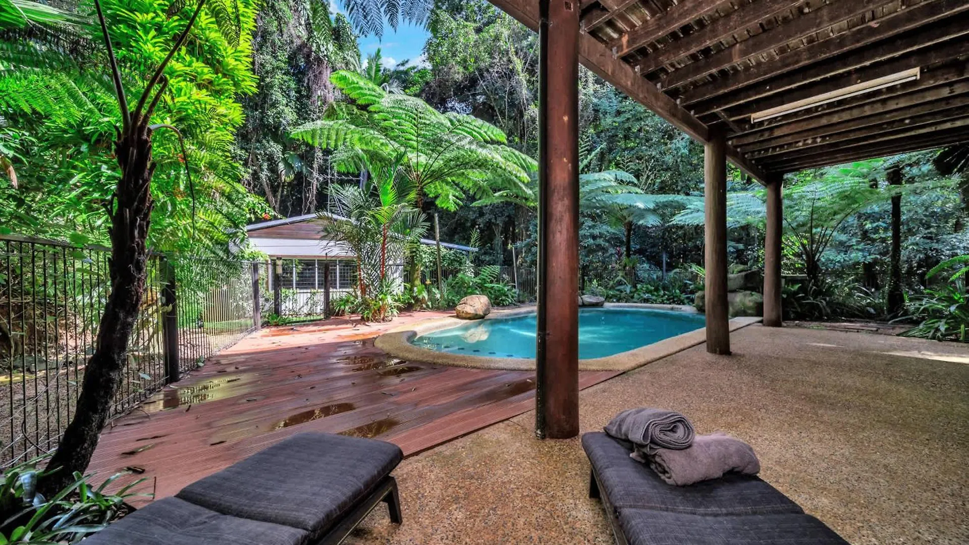 Fern House Villa Kurrimine Beach 0*,  Australia